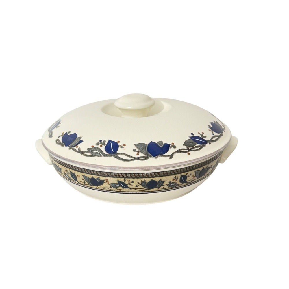 Mikasa Intaglio Arabella CAC01 Round Covered Casserole Serving Bowl Cream Blue